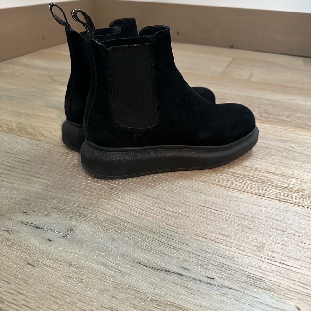 Alexander McQUEEN Suede exaggerated-sole Chelsea boots